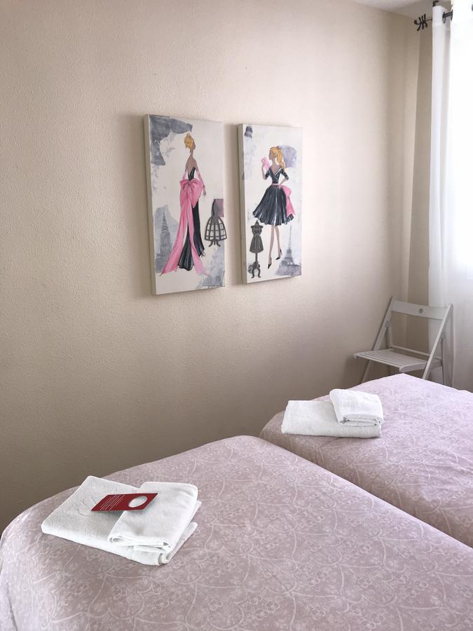 Alojamientos Iruna パンプローナ エクステリア 写真